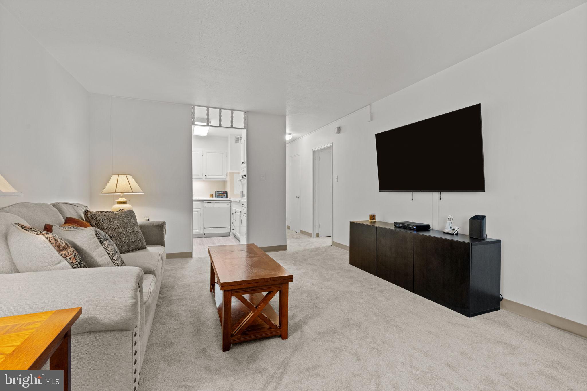 LOGAN SQUARE - Residential