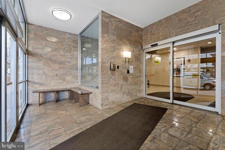 LOGAN SQUARE - Residential