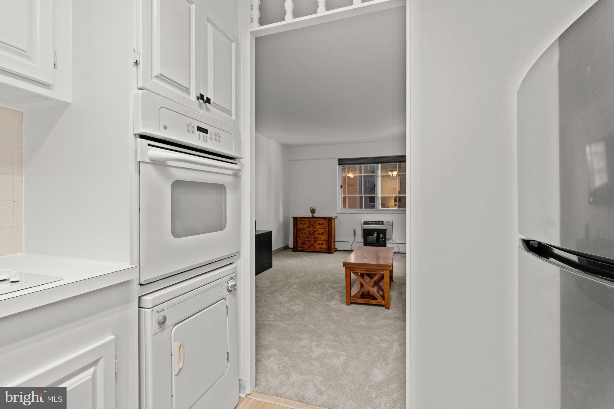 LOGAN SQUARE - Residential