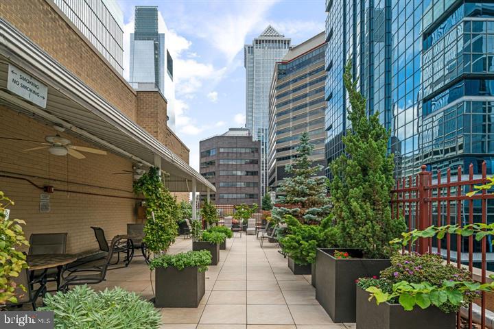 LOGAN SQUARE - Residential