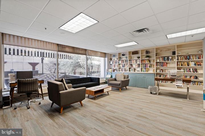 LOGAN SQUARE - Residential