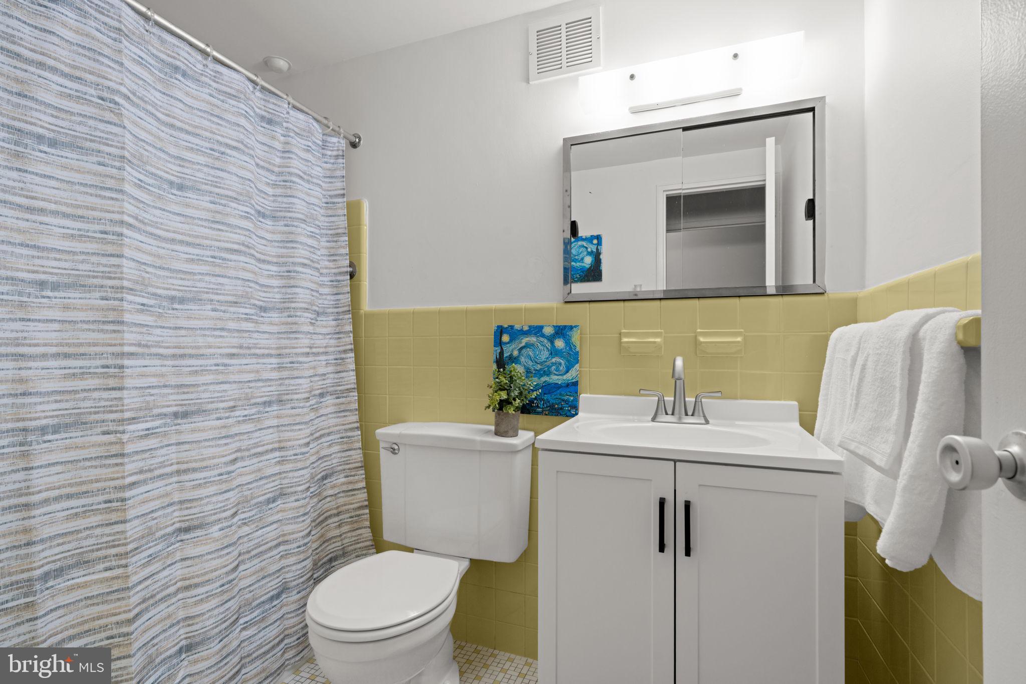 LOGAN SQUARE - Residential