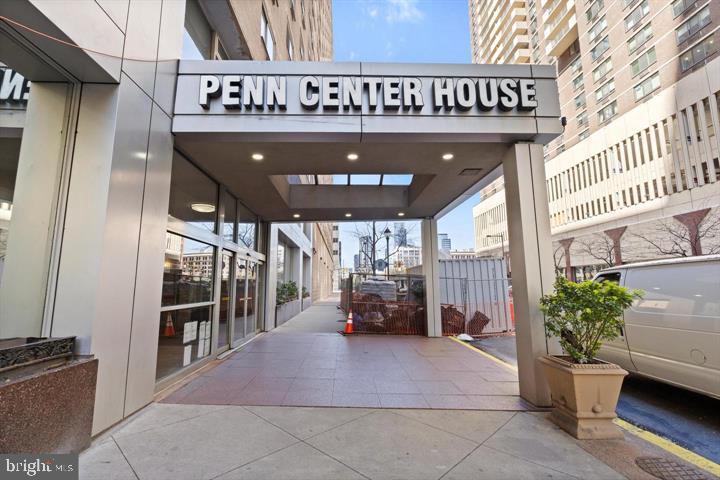 LOGAN SQUARE - Residential