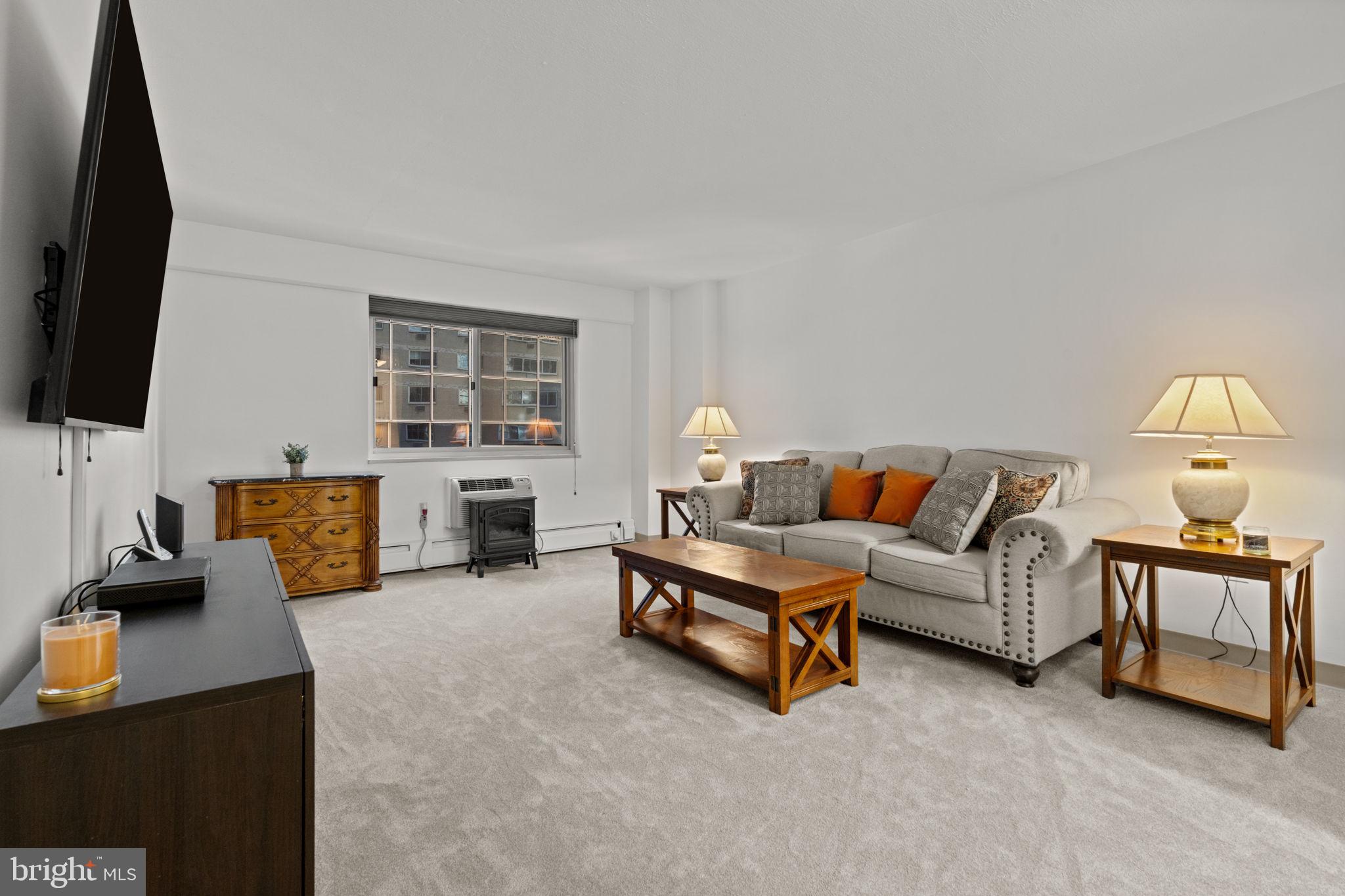 LOGAN SQUARE - Residential