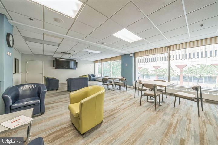 LOGAN SQUARE - Residential