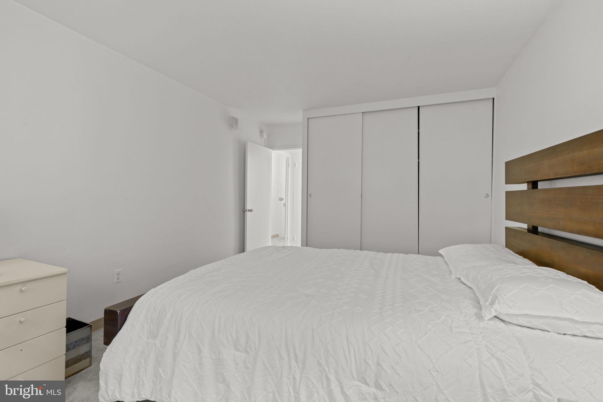 LOGAN SQUARE - Residential