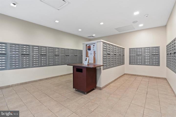 LOGAN SQUARE - Residential