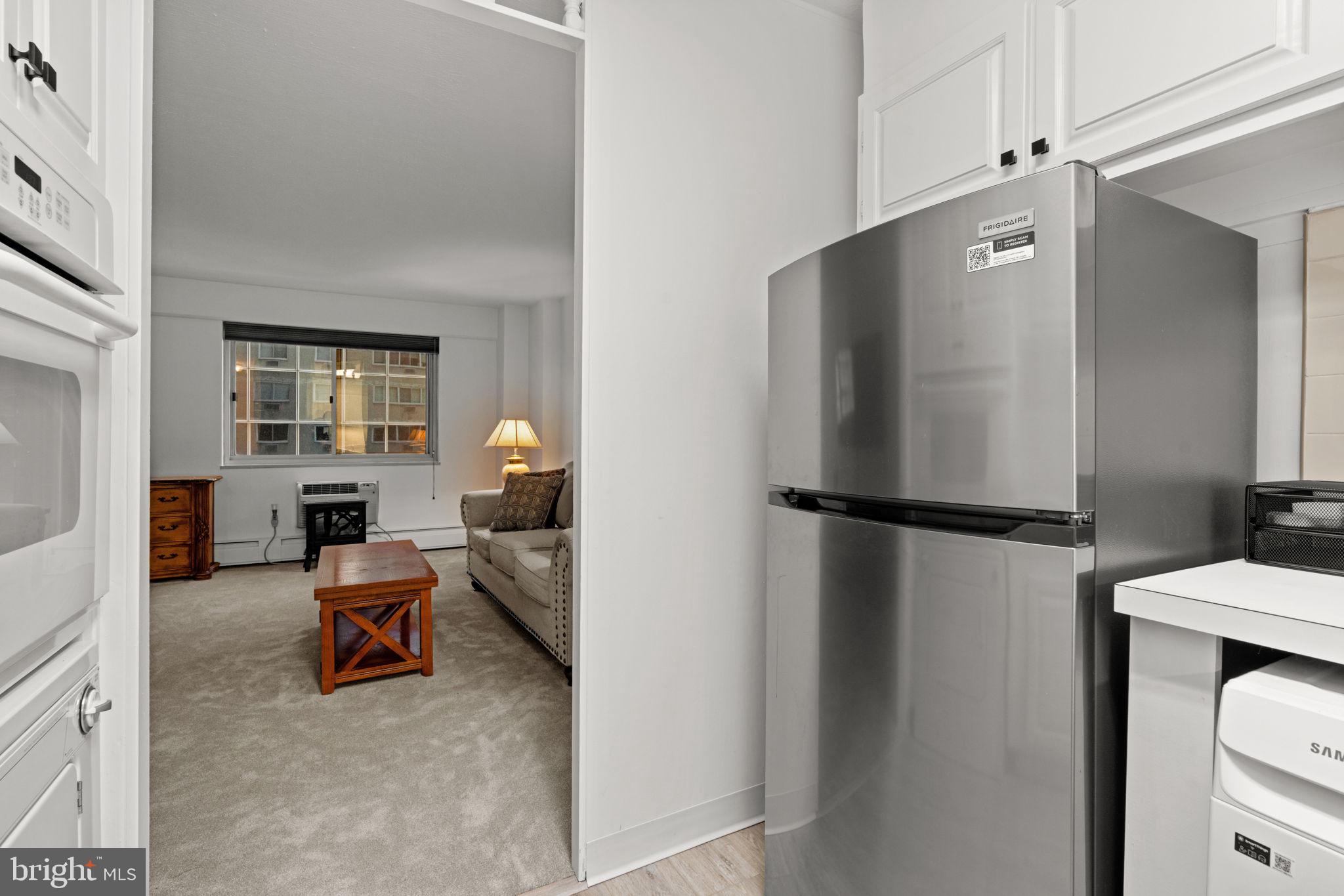 LOGAN SQUARE - Residential