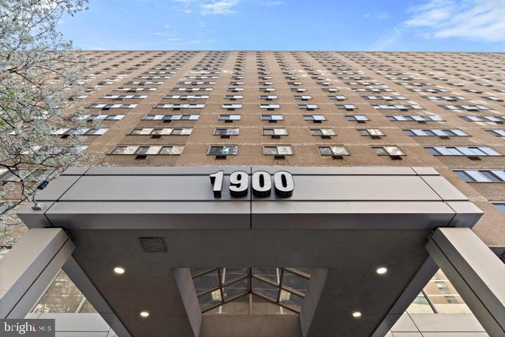 LOGAN SQUARE - Residential