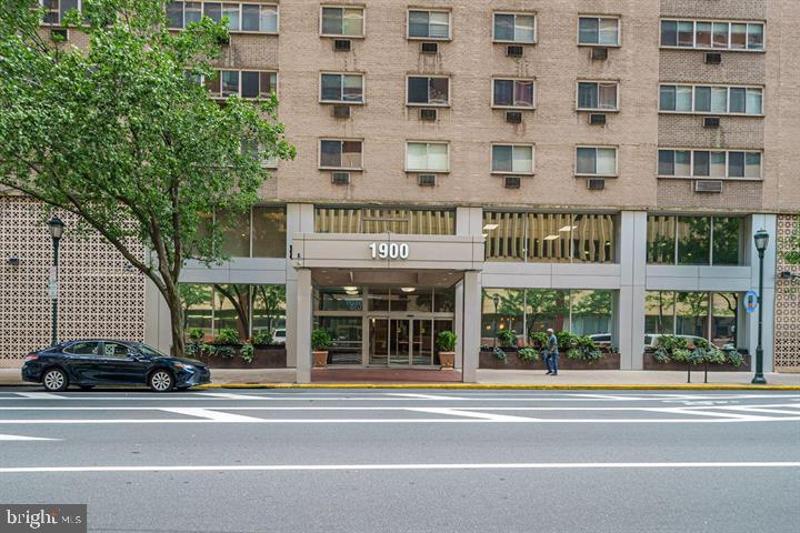 LOGAN SQUARE - Residential