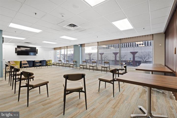 LOGAN SQUARE - Residential