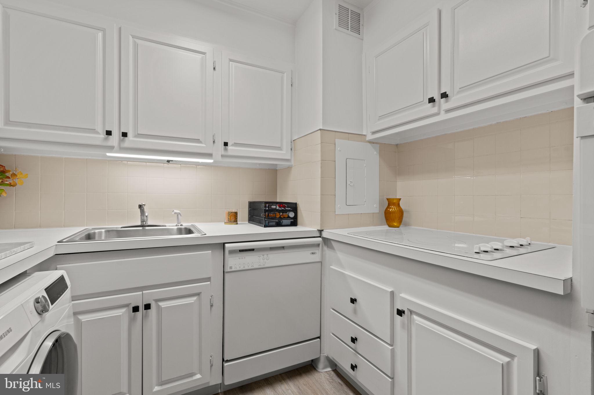 LOGAN SQUARE - Residential