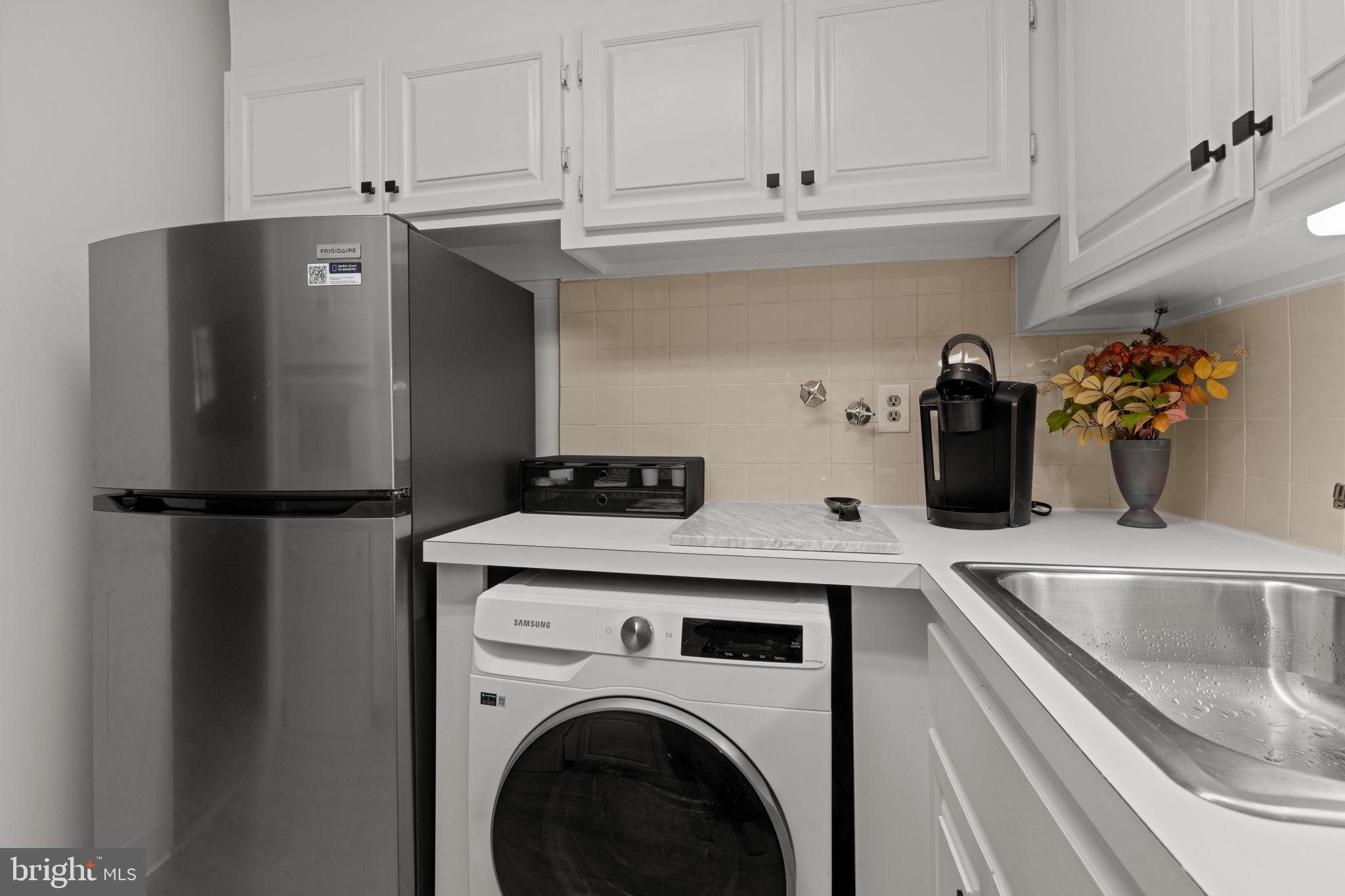 LOGAN SQUARE - Residential