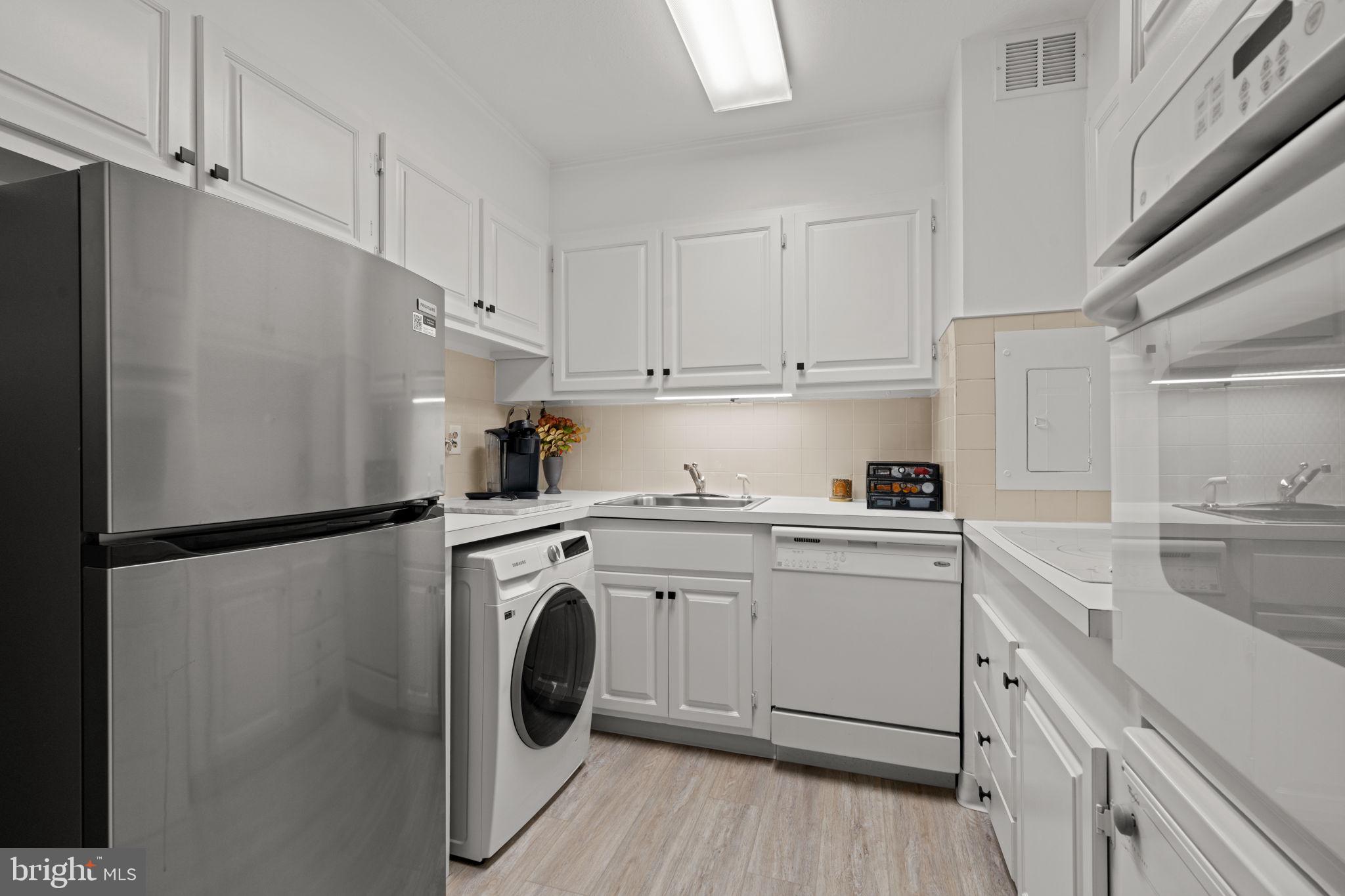 LOGAN SQUARE - Residential