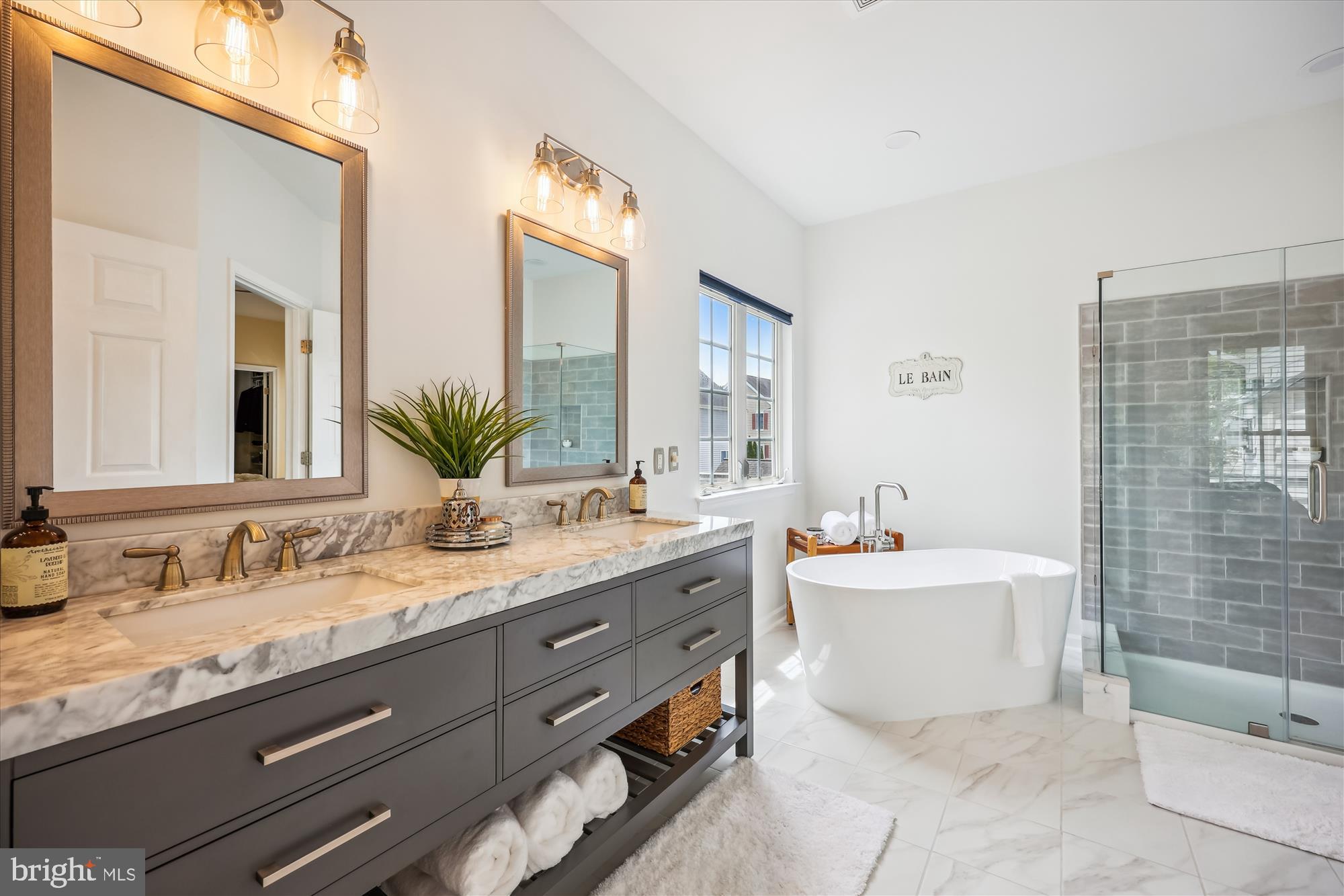 LAKELANDS - Residential