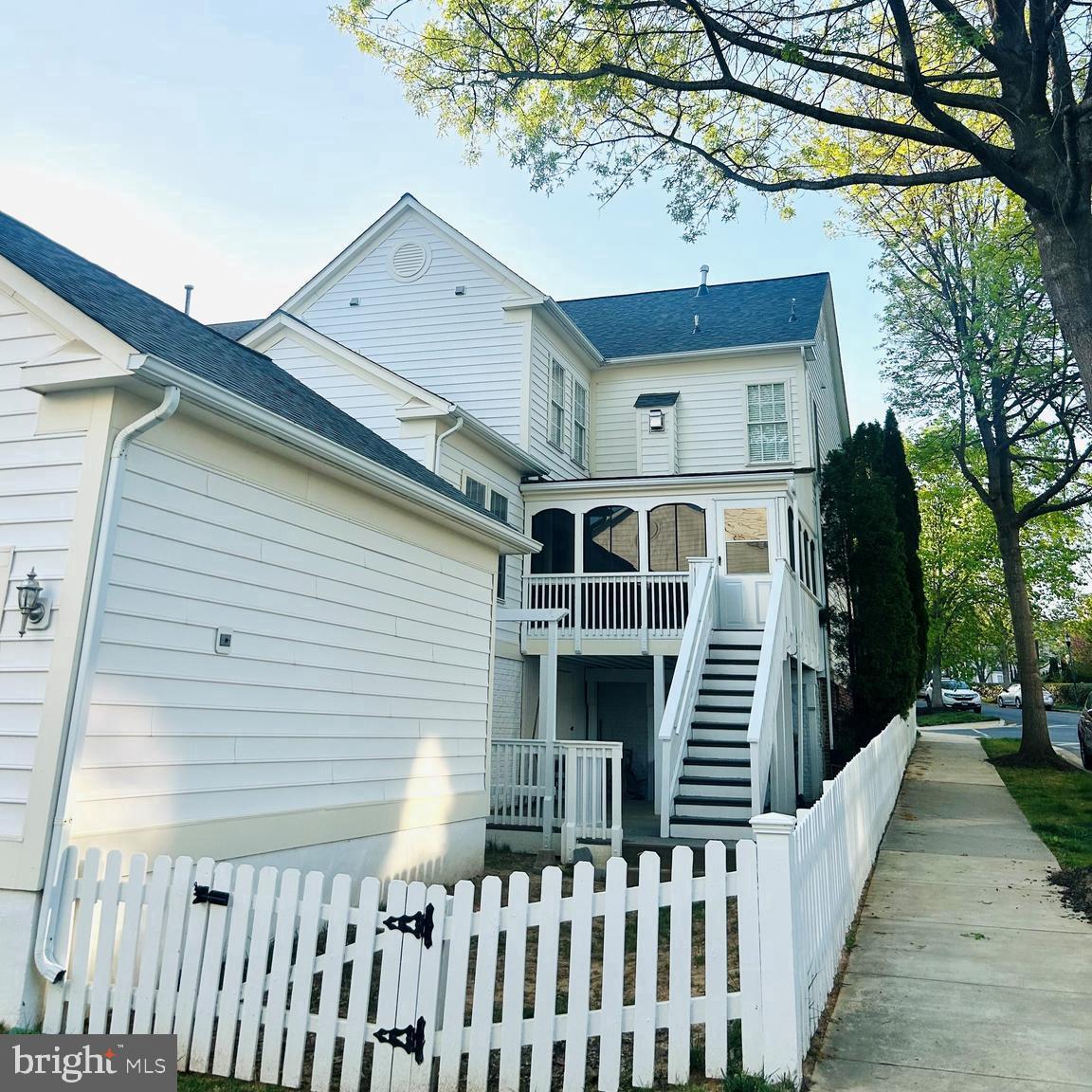 502 LEANING OAK STREET