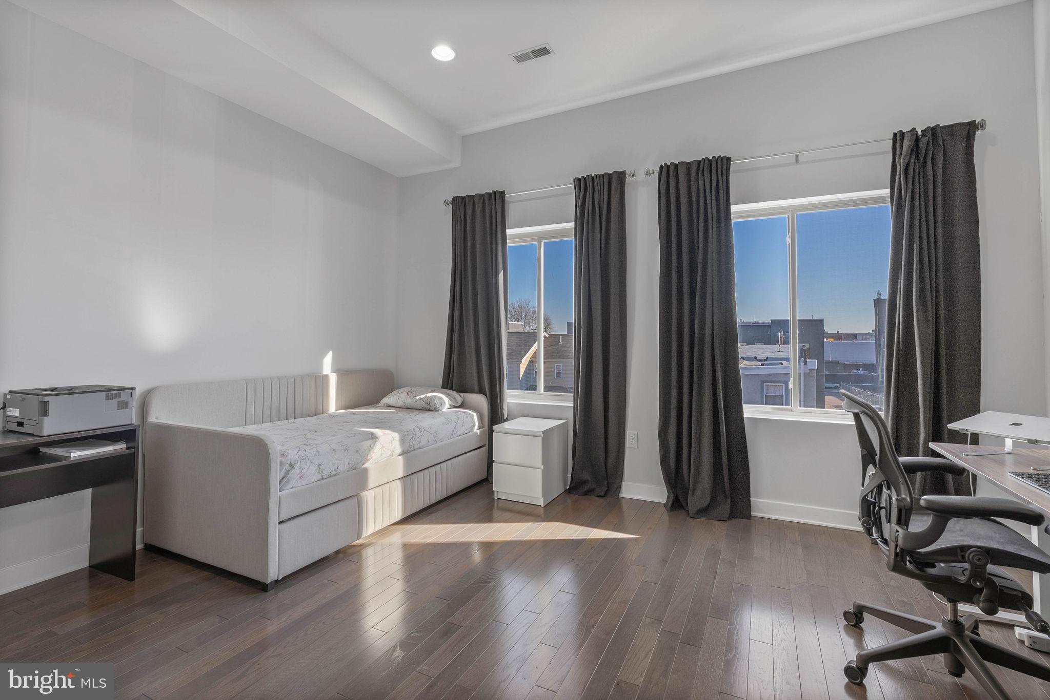 OLDE KENSINGTON - Residential