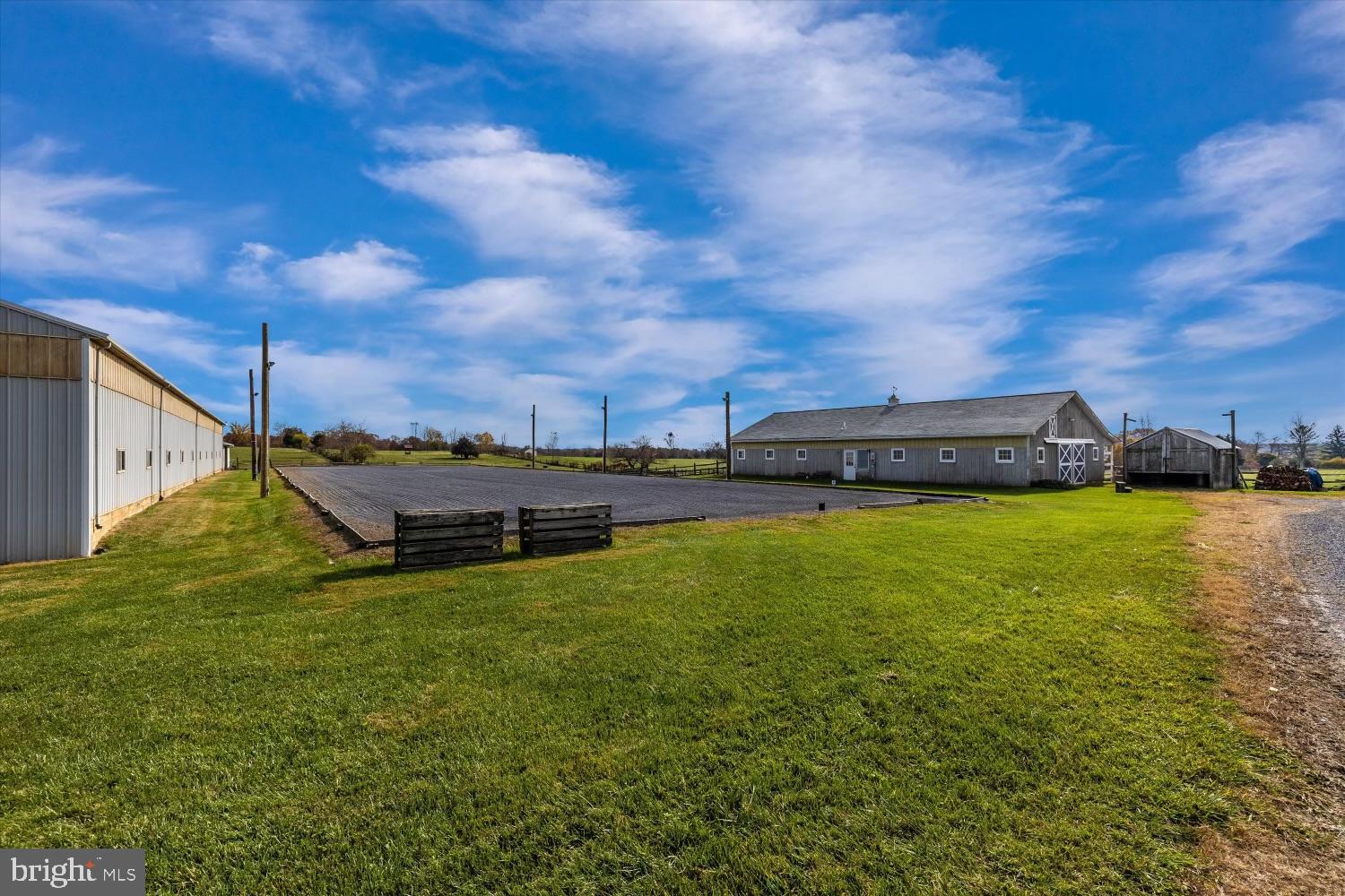 POOLESVILLE OUTSIDE - Residential