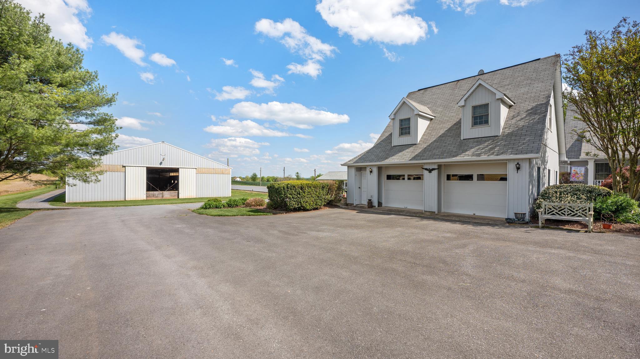 POOLESVILLE OUTSIDE - Residential