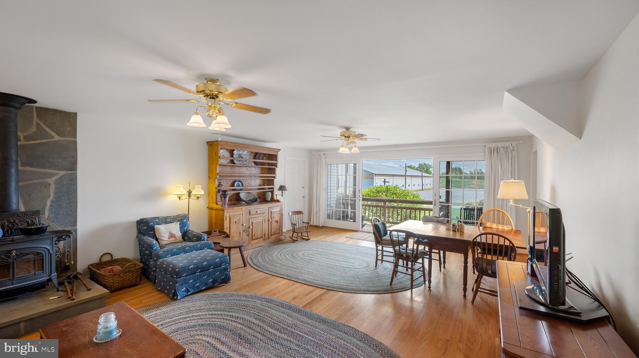 POOLESVILLE OUTSIDE - Residential