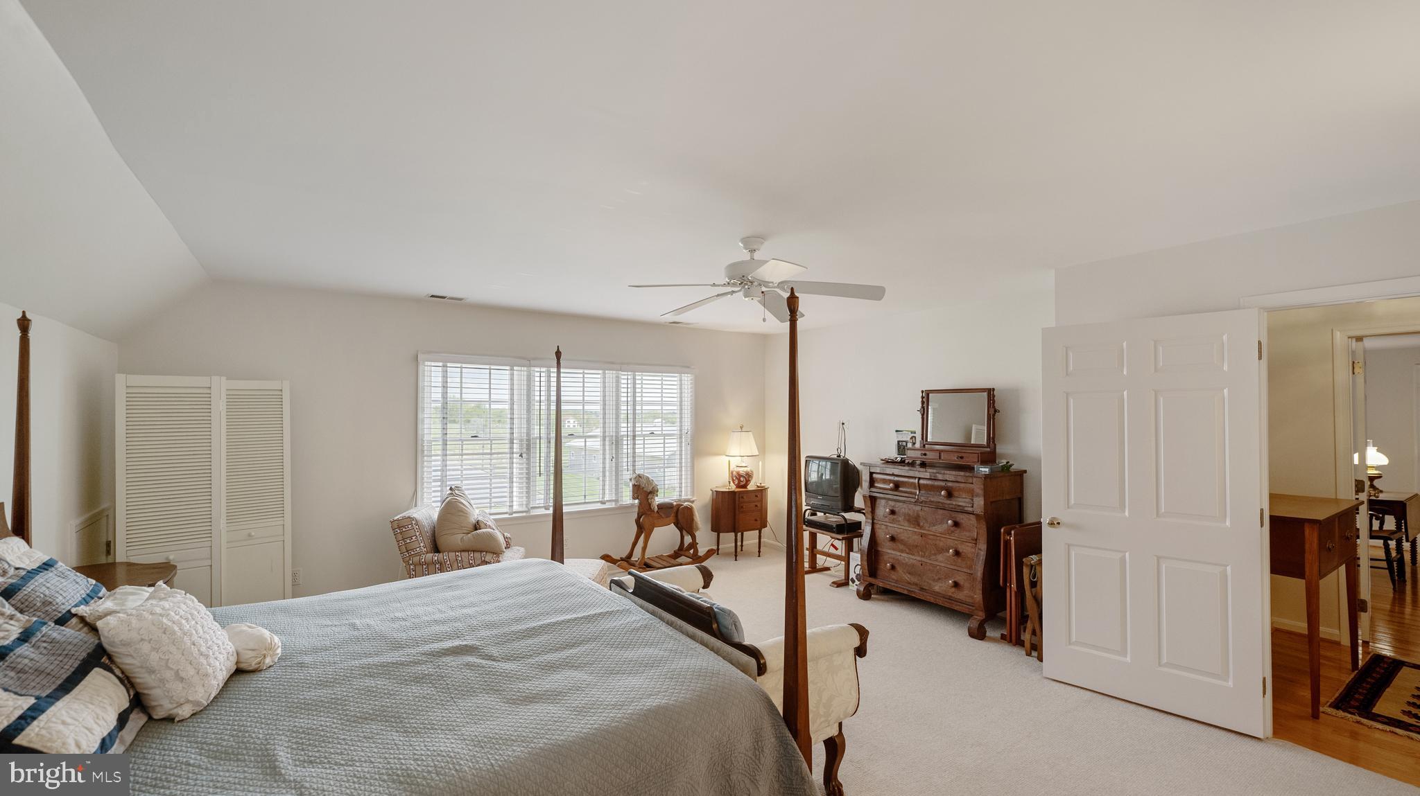 POOLESVILLE OUTSIDE - Residential