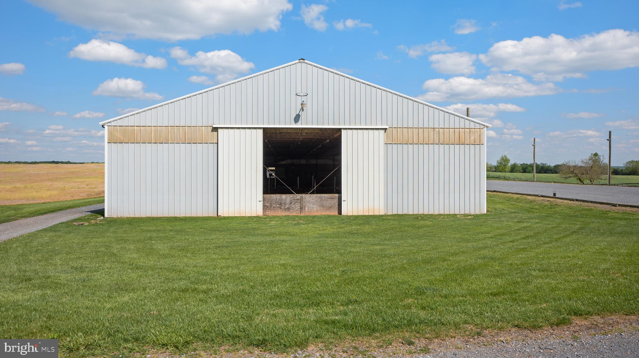 POOLESVILLE OUTSIDE - Residential