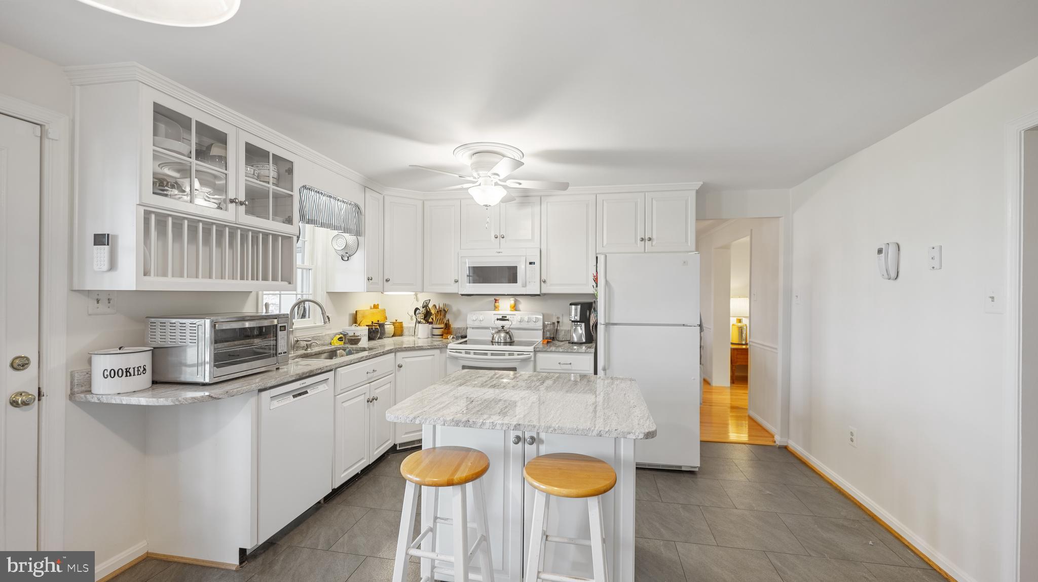 POOLESVILLE OUTSIDE - Residential