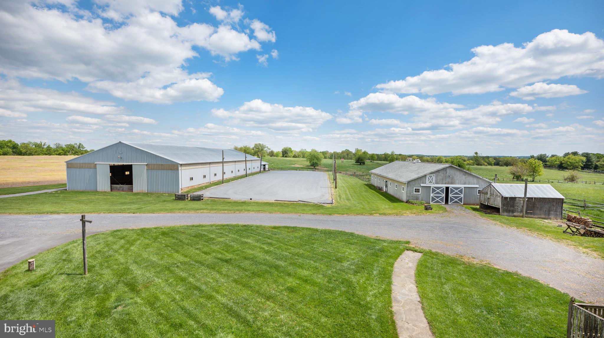 POOLESVILLE OUTSIDE - Residential