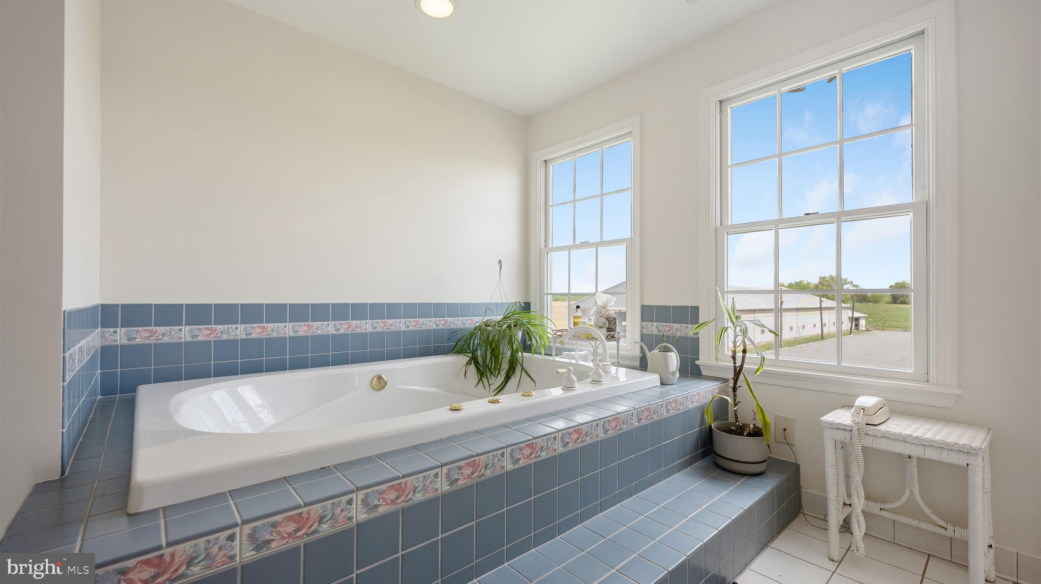 POOLESVILLE OUTSIDE - Residential