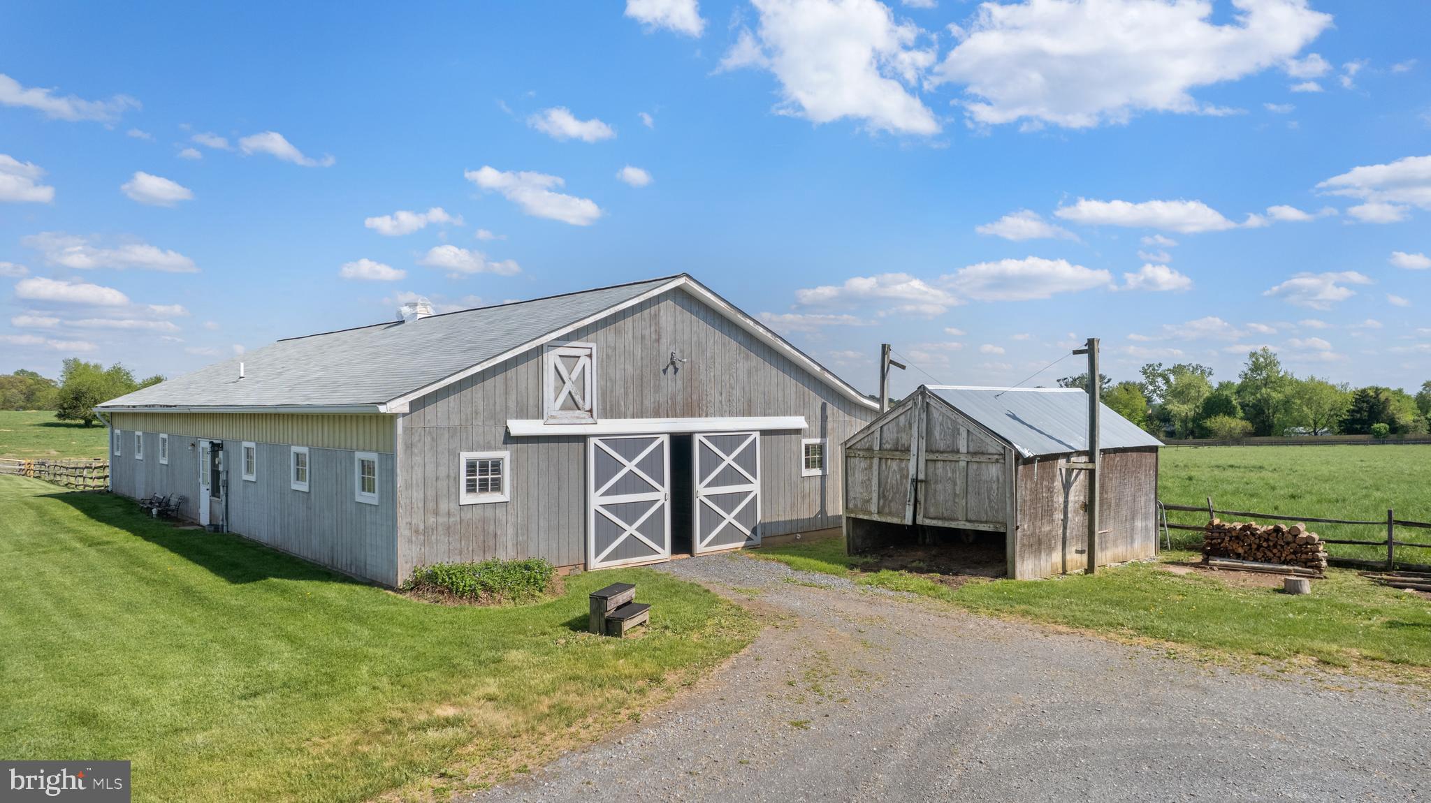 POOLESVILLE OUTSIDE - Residential