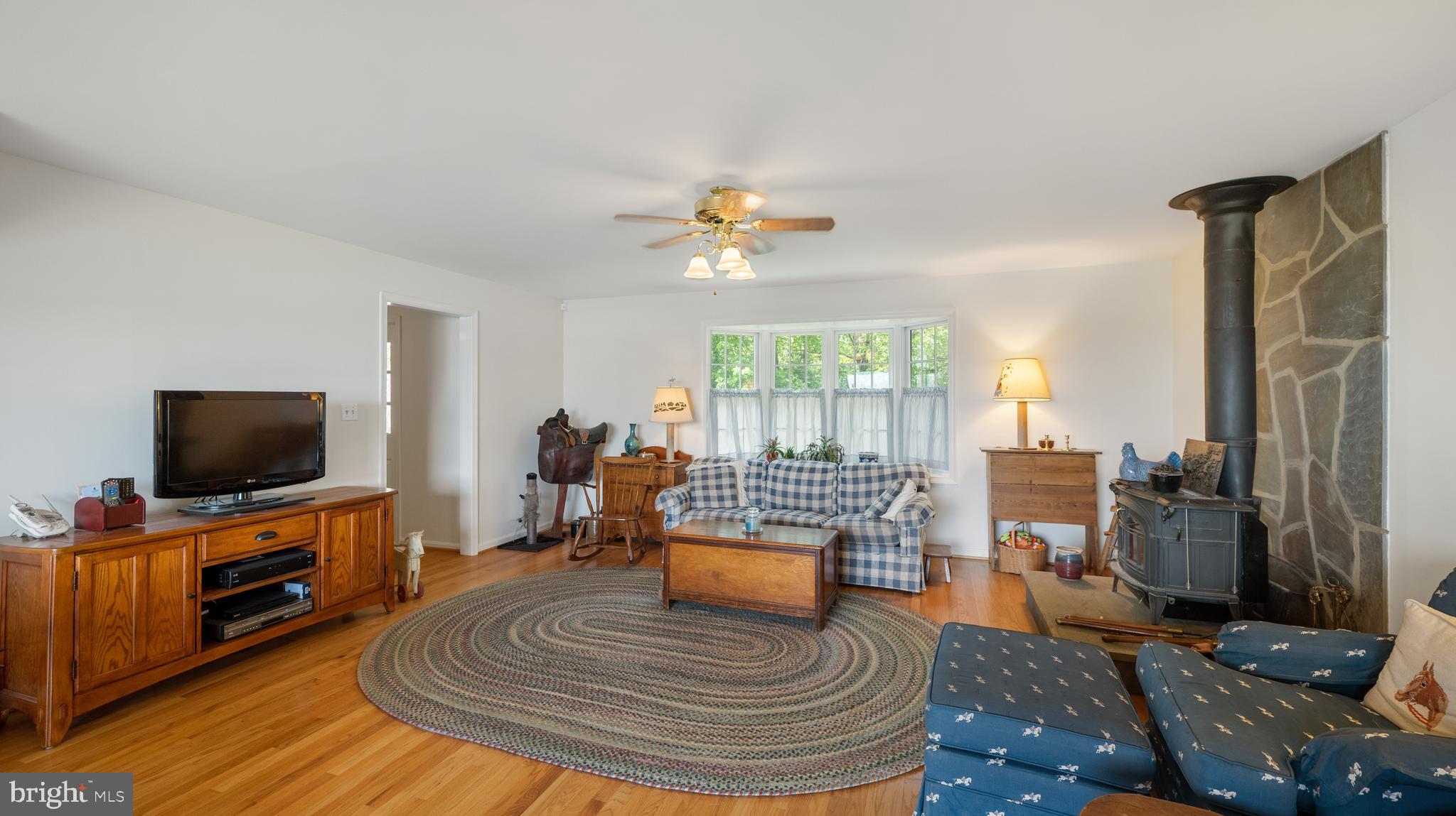 POOLESVILLE OUTSIDE - Residential