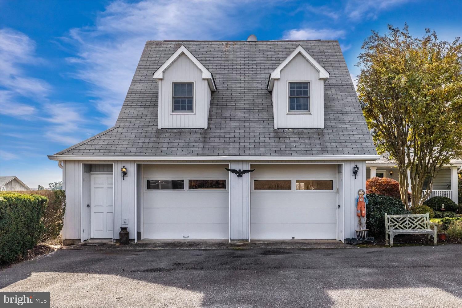 POOLESVILLE OUTSIDE - Residential