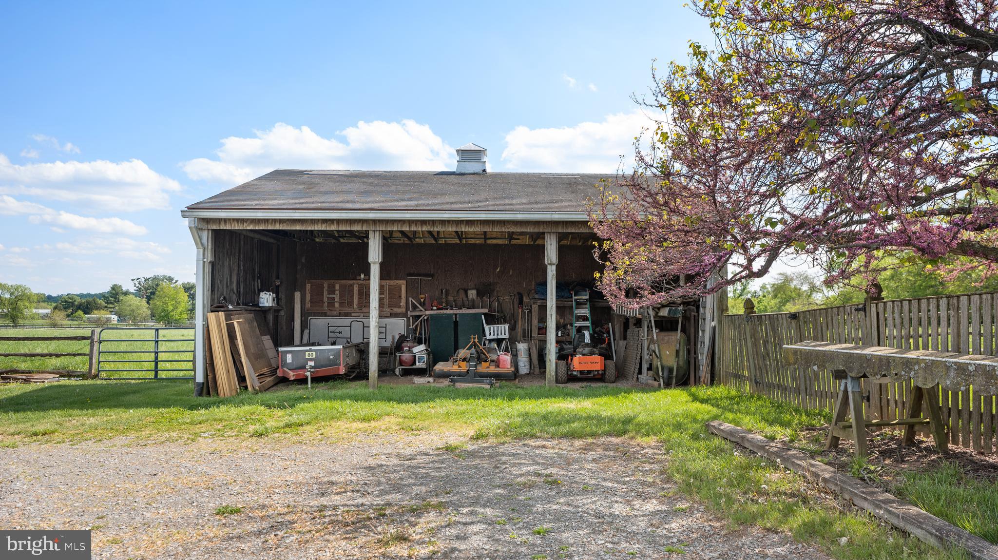 POOLESVILLE OUTSIDE - Residential