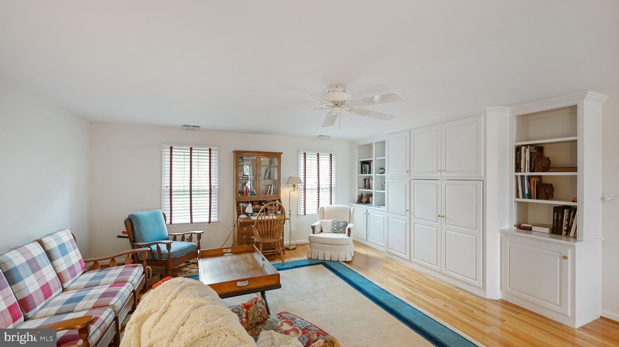 POOLESVILLE OUTSIDE - Residential