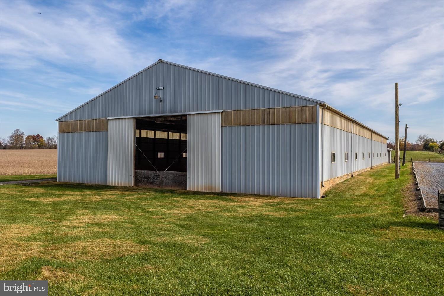 POOLESVILLE OUTSIDE - Residential