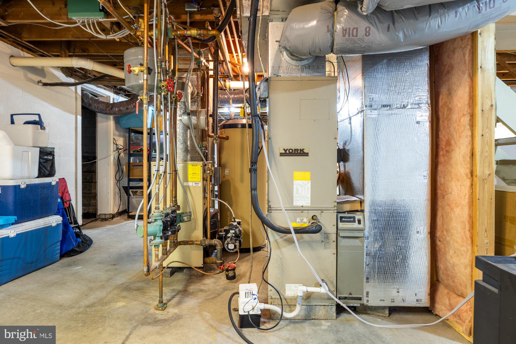 TWIN OAKS - Residential