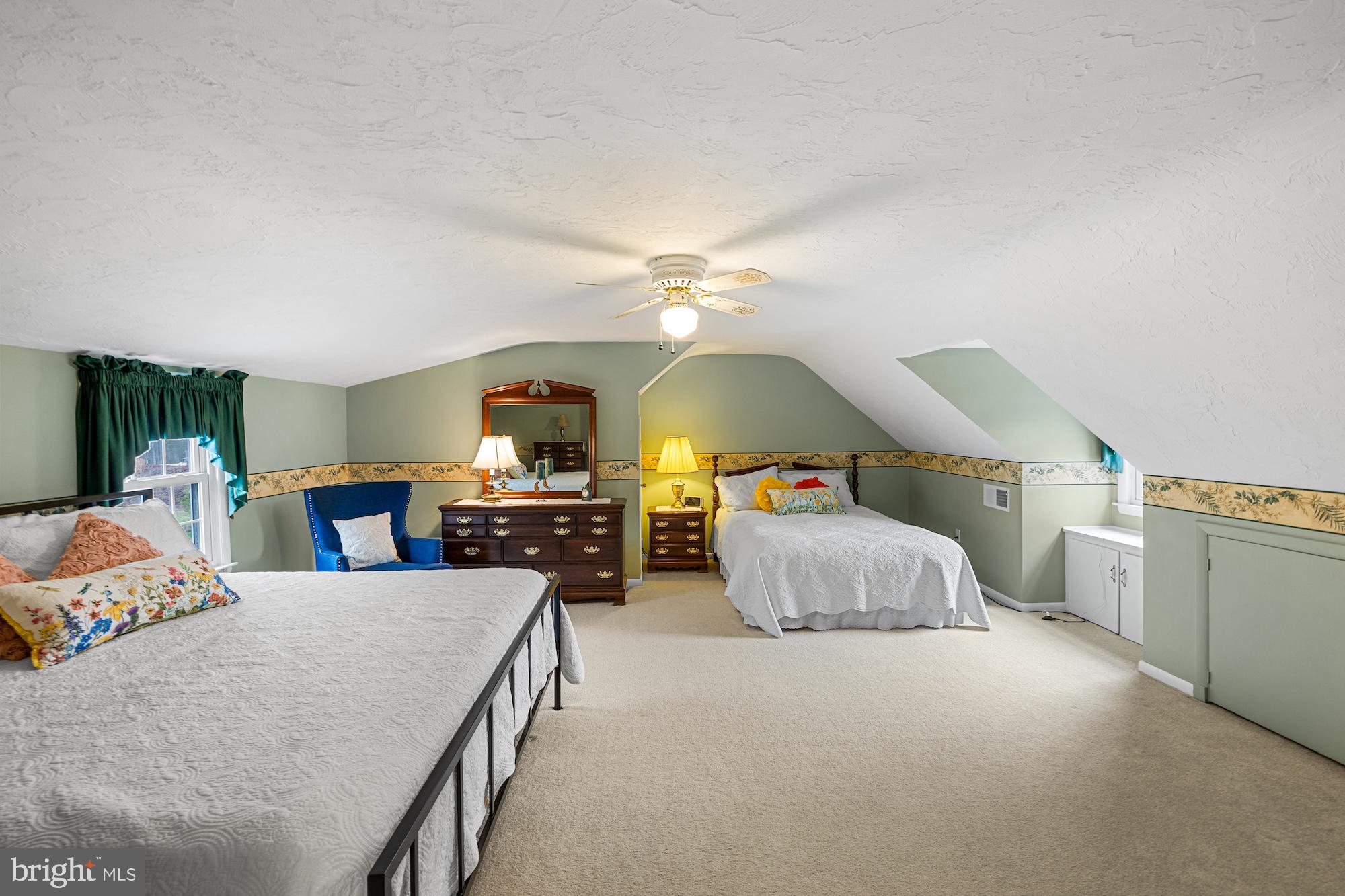 TWIN OAKS - Residential