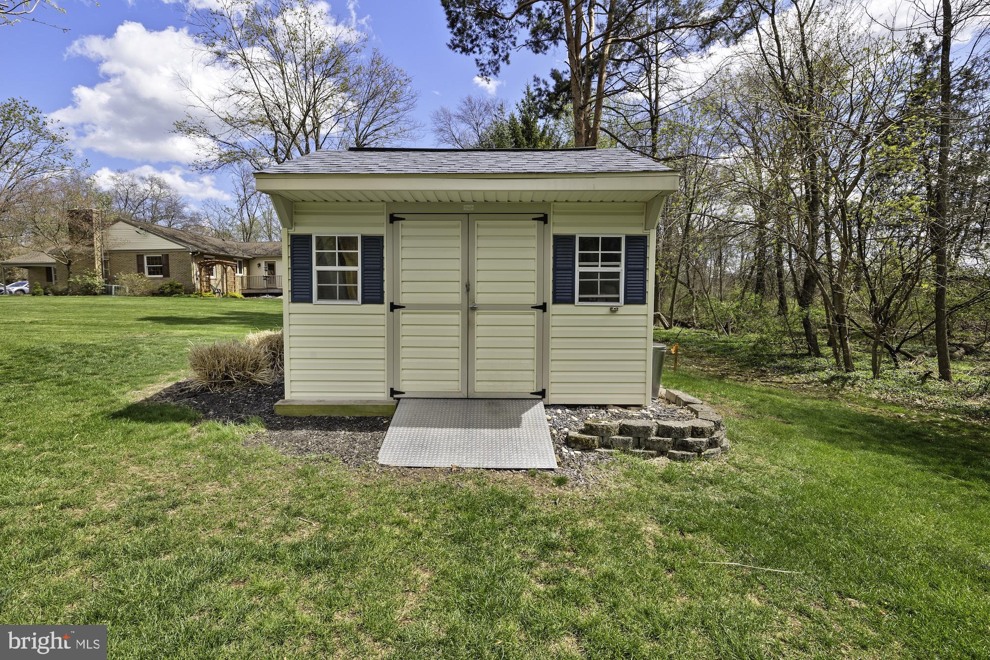 TWIN OAKS - Residential