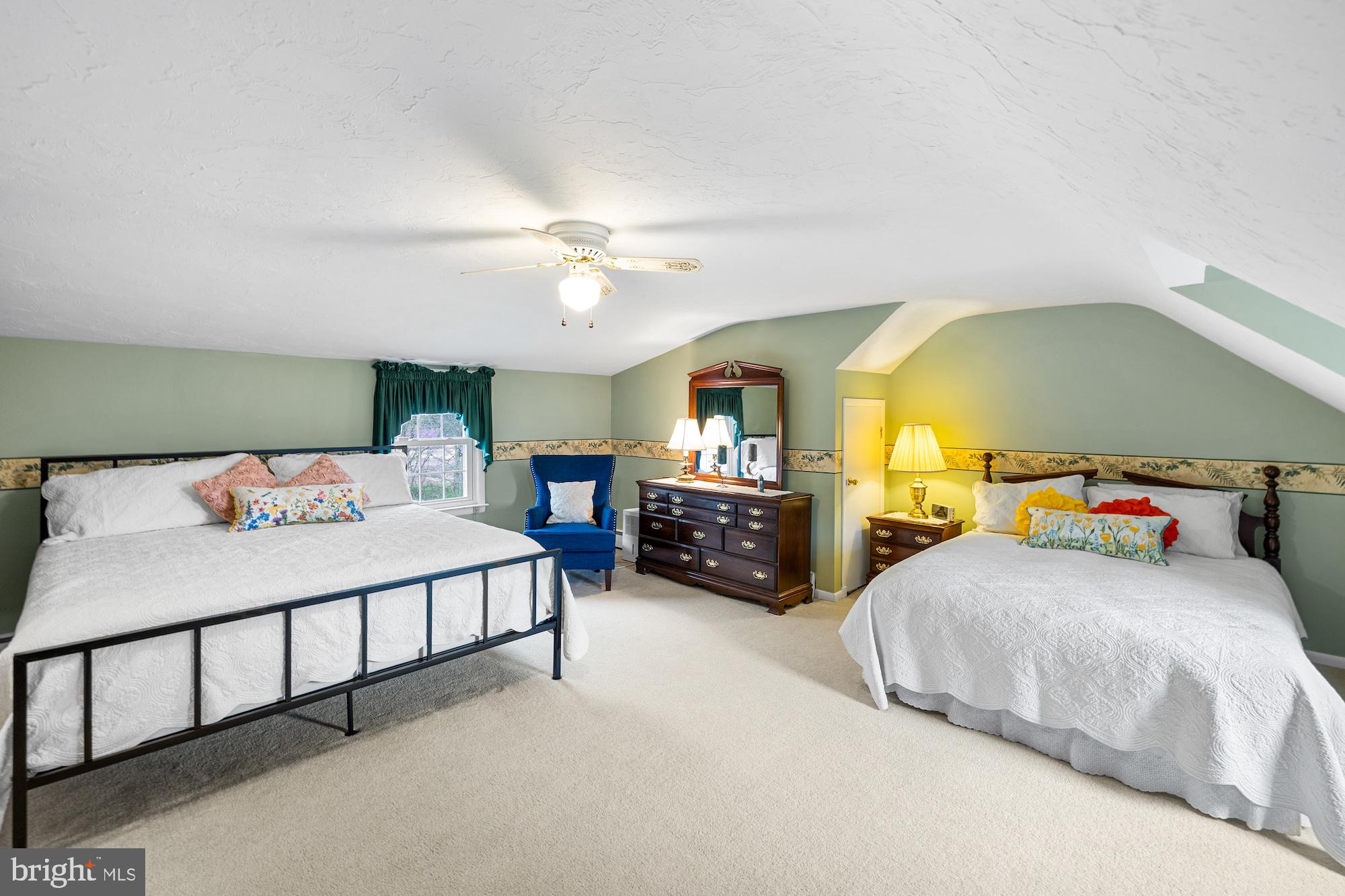 TWIN OAKS - Residential