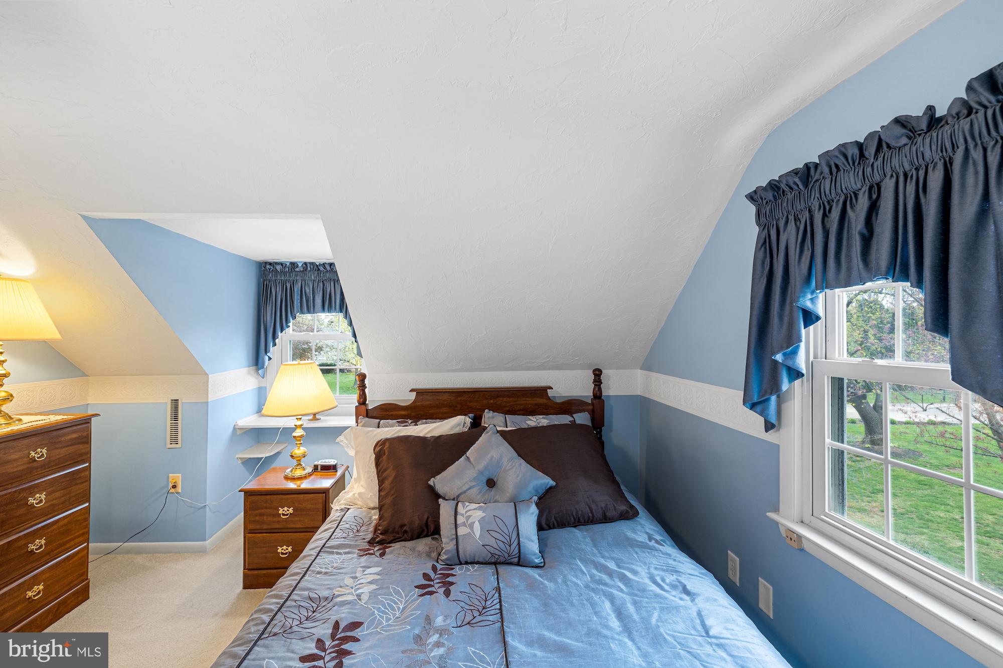 TWIN OAKS - Residential