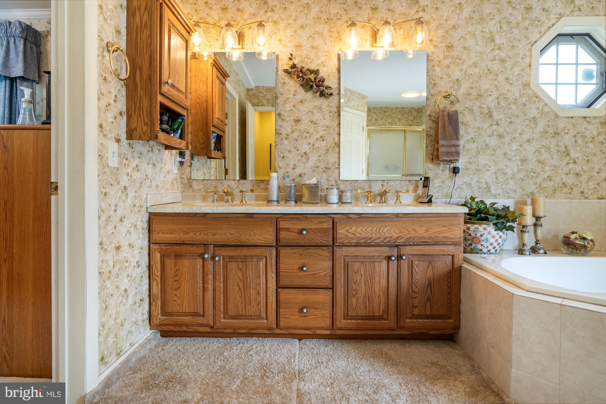 TWIN OAKS - Residential