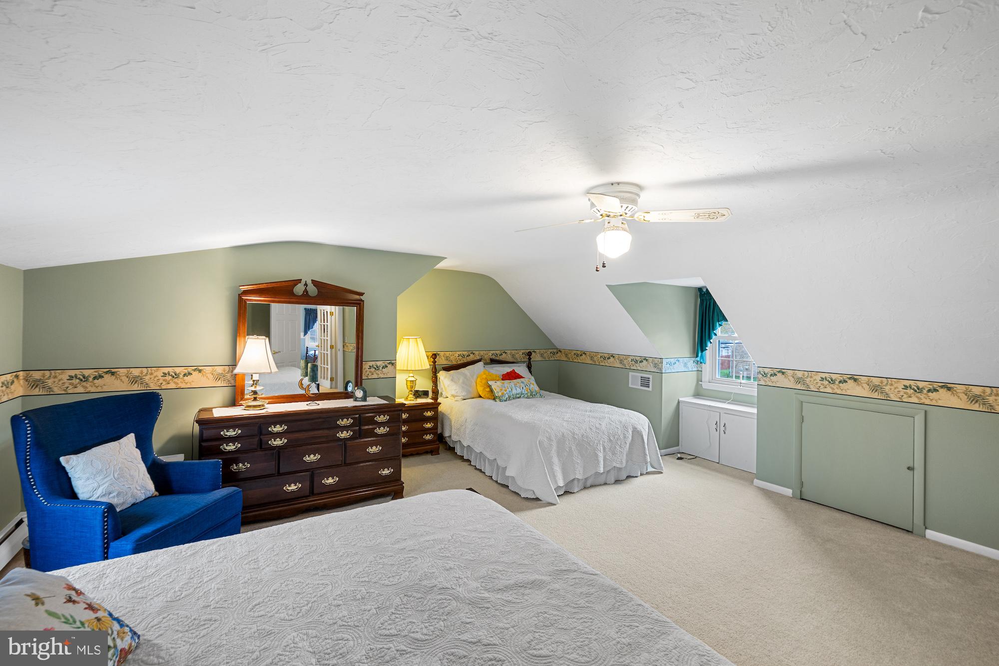 TWIN OAKS - Residential