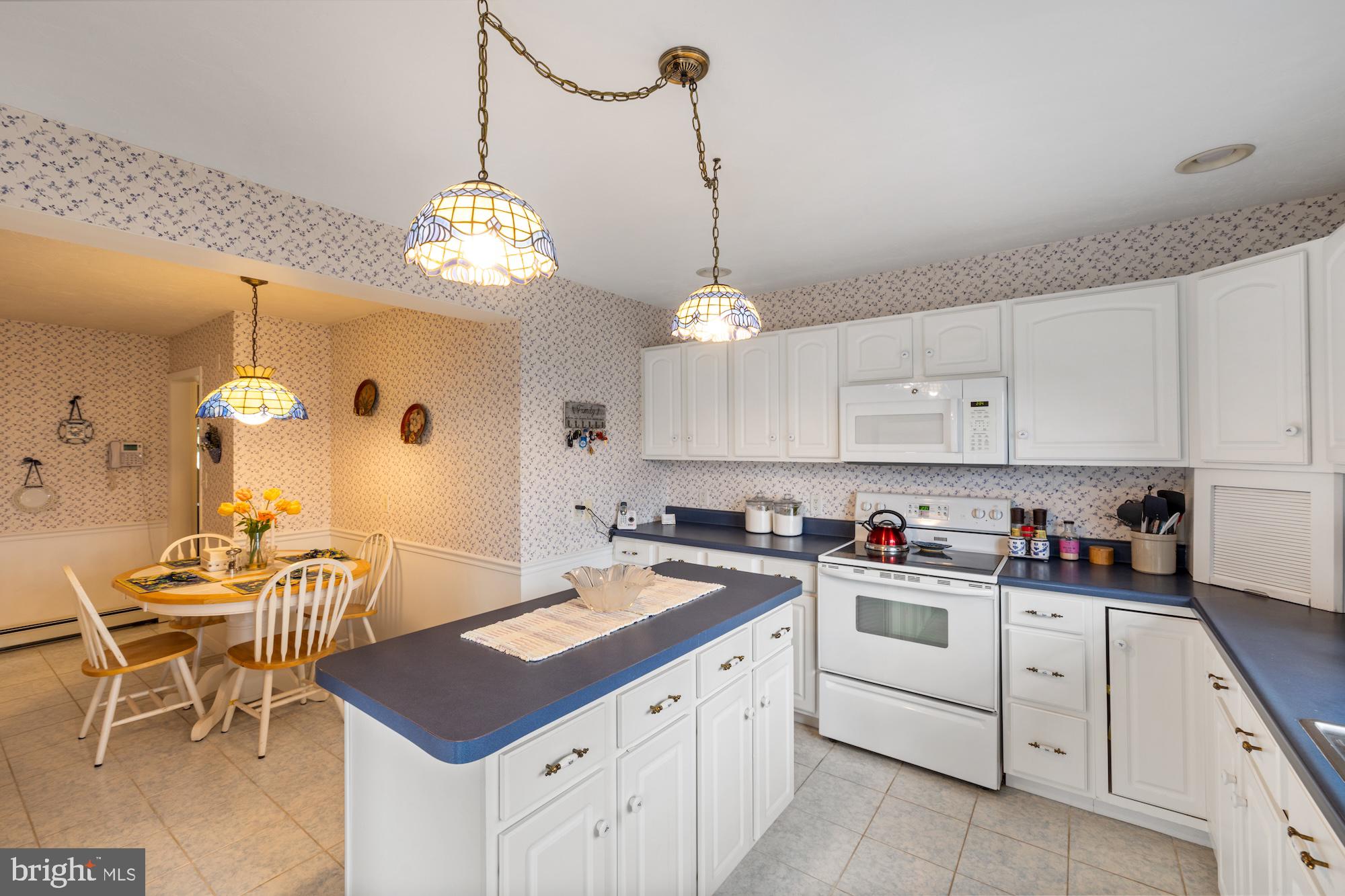 TWIN OAKS - Residential