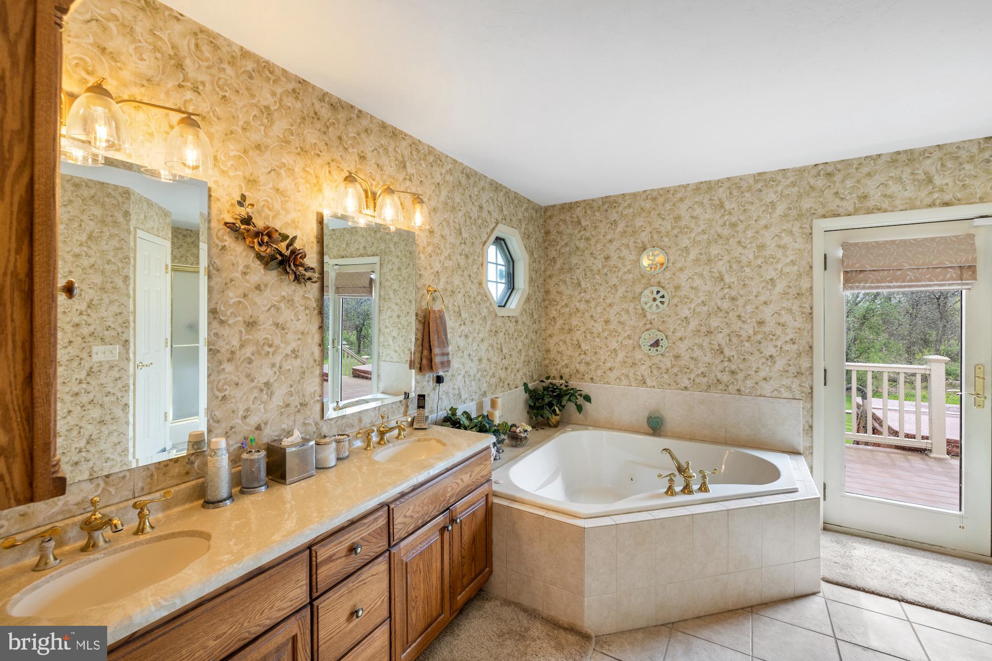 TWIN OAKS - Residential