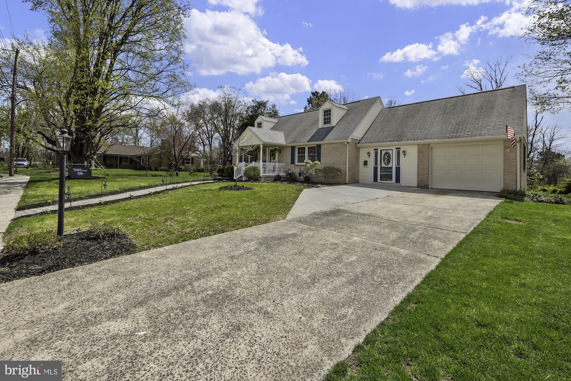 TWIN OAKS - Residential