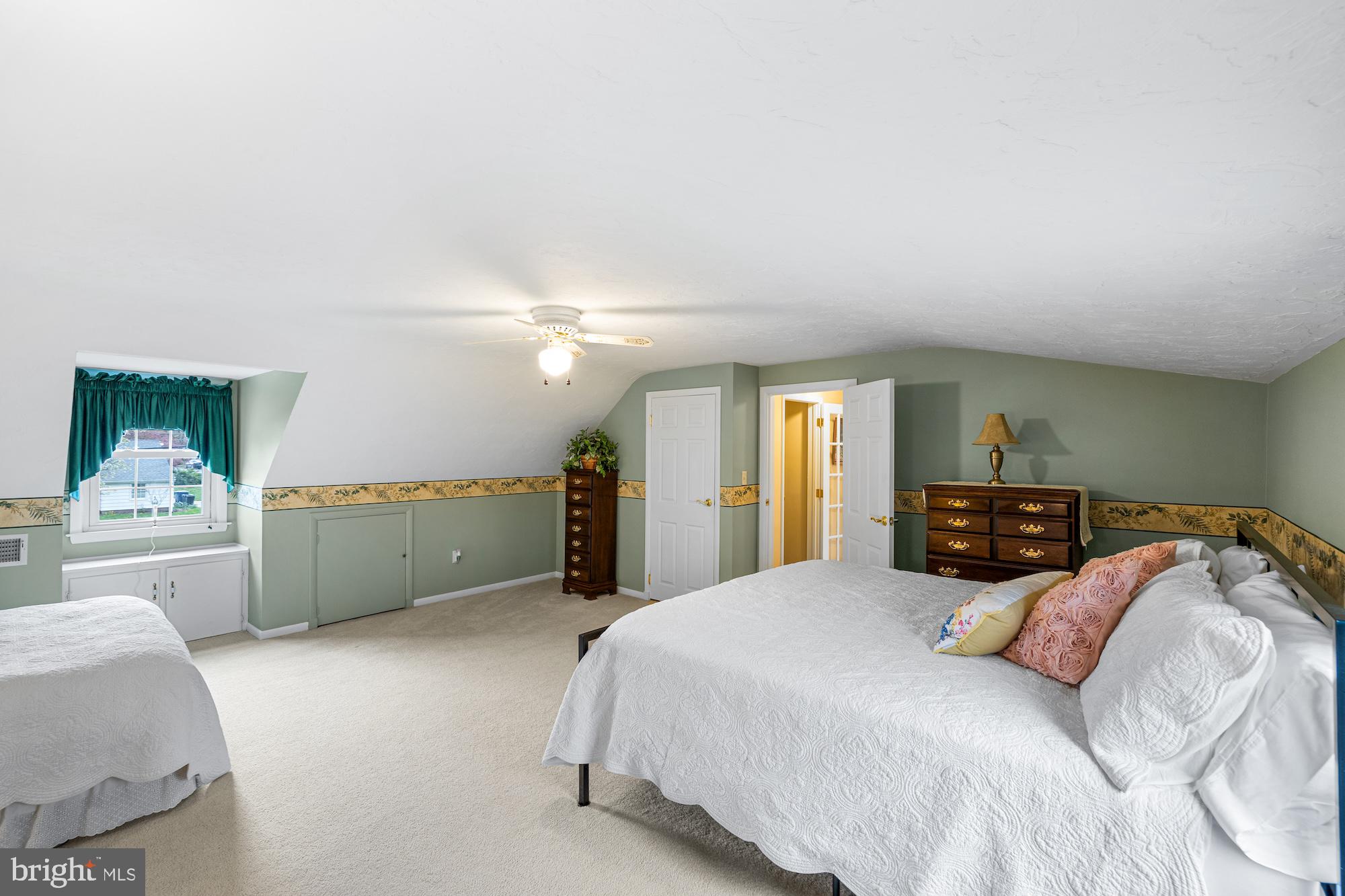 TWIN OAKS - Residential