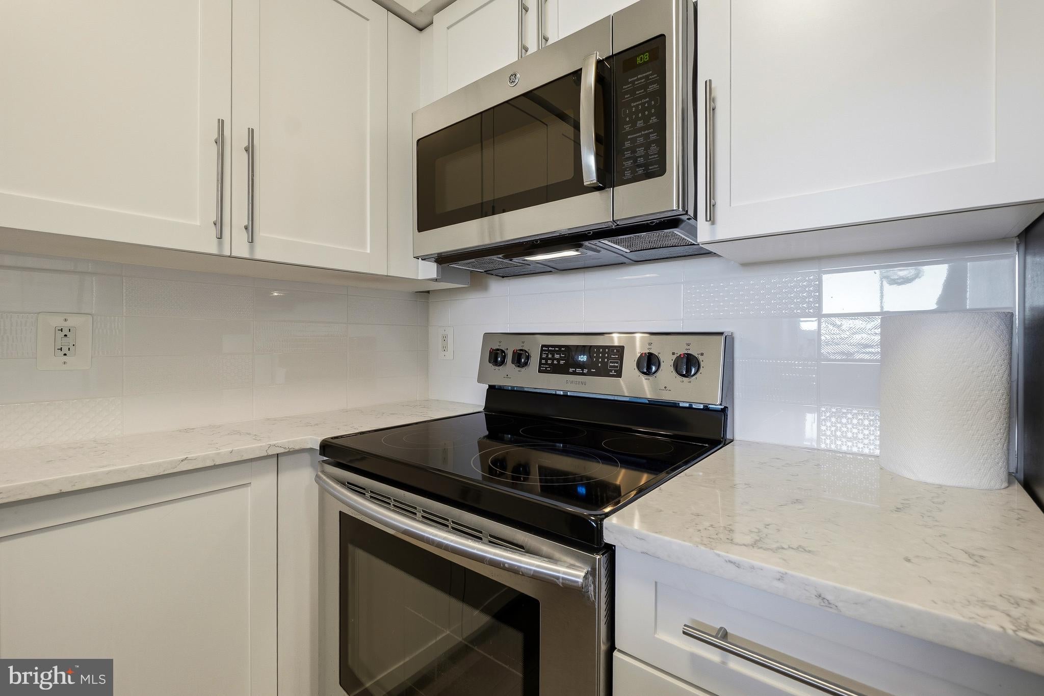 10101 GROSVENOR PLACE 910