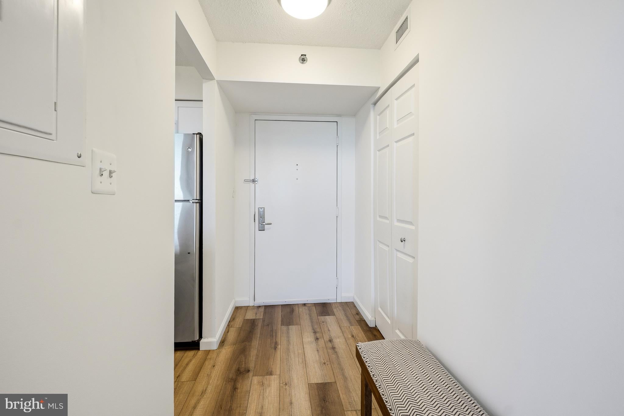 10101 GROSVENOR PLACE 910