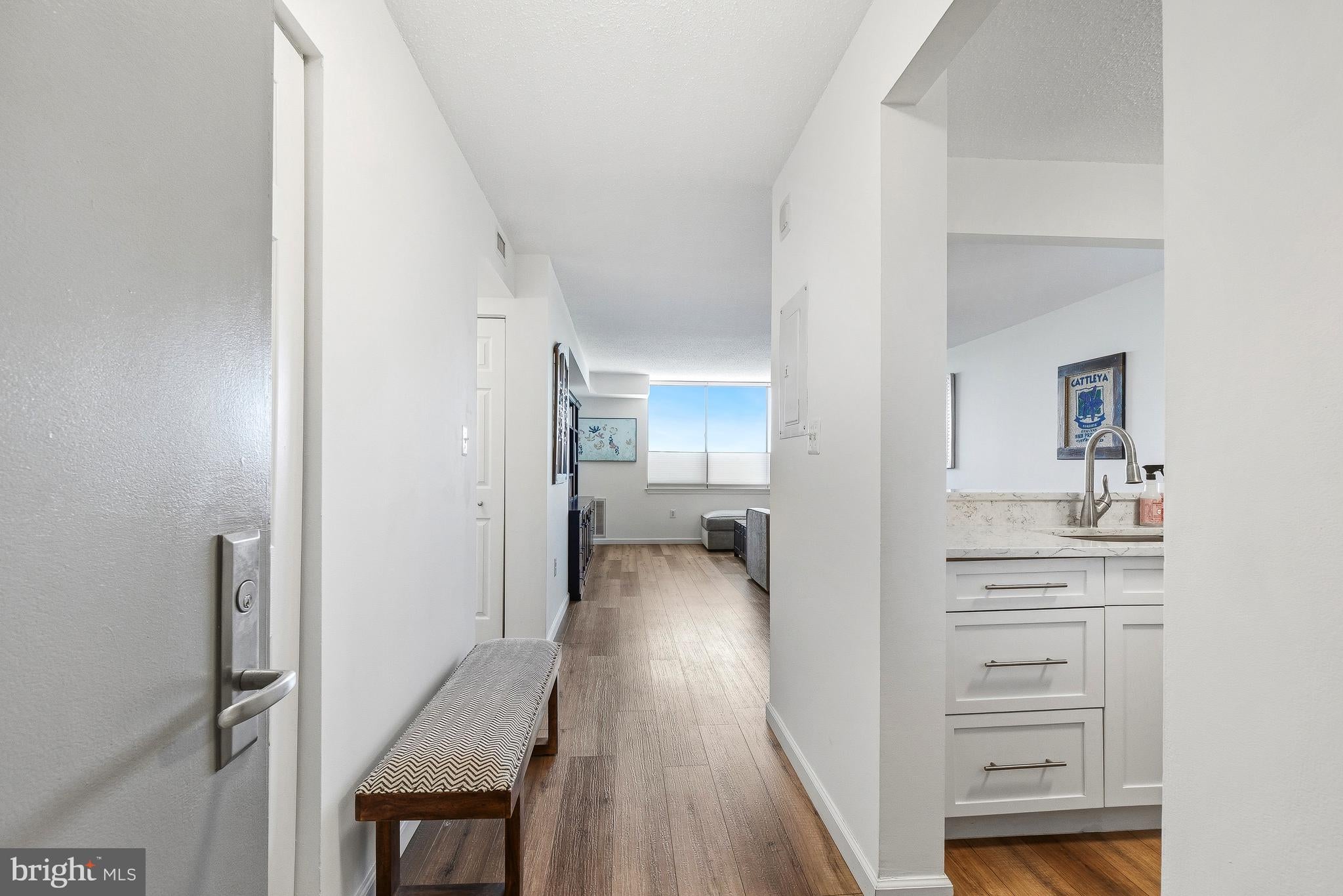 10101 GROSVENOR PLACE 910