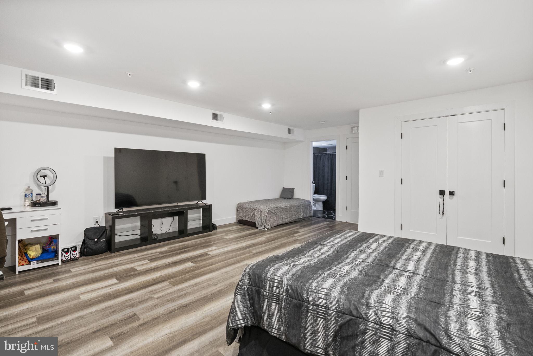 CARROLL PARK - Residential Income